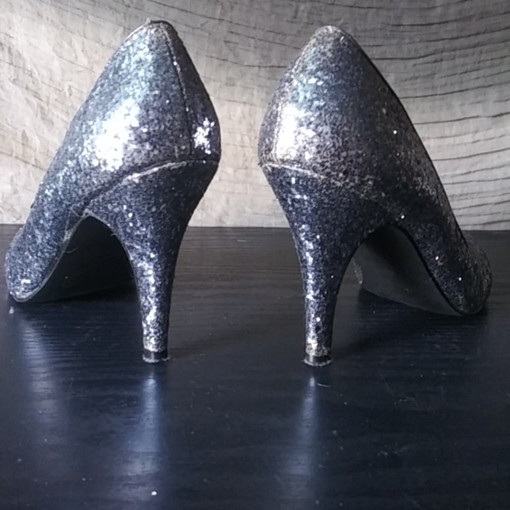 Shoes - Picture 4 of 4
